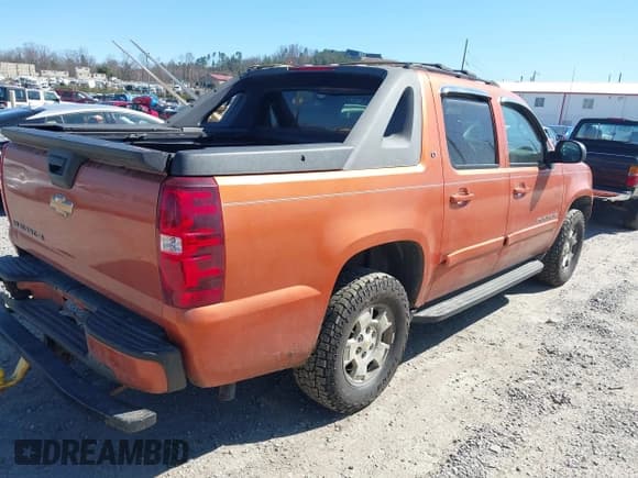 ✅ 2007 Chevrolet Avalanche 1LT • VIN: 3GNFK12357G114543 • Lot: 41861955. Listed on IAAI with 190,432 mi. Free auction sales archive from the USA and detailed vehicle history report at DreamBid. Image 4.
