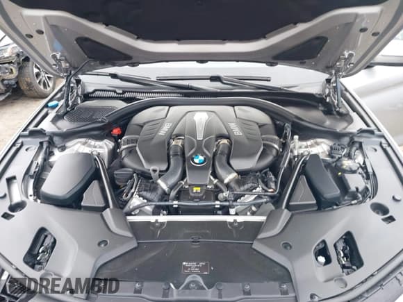 ✅ 2018 BMW 5 Series M550i xDrive • VIN: WBAJB9C55JB287235 • Lot: 41711110. Listed on IAAI with 42,605 mi. Free auction sales archive from the USA and detailed vehicle history report at DreamBid. Image 10.