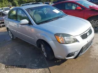 ✅ 2011 Kia Rio LX • VIN: KNADH4A35B6850875 • Lot: 43328328. Wystawiony na IAAI z przebiegiem 184 874 mil. Bezpłatny archiwum sprzedaży aukcyjnych z USA i szczegółowy raport historii pojazdu na DreamBid. Zdjęcie 1.