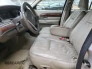 ✅ 2010 Mercury Grand Marquis LS • VIN: 2MEBM7FV8AX614725 • Lot: 93707325. Wystawiony na Copart z przebiegiem 295 253 mil. Bezpłatny archiwum sprzedaży aukcyjnych z USA i szczegółowy raport historii pojazdu na DreamBid. Zdjęcie 7.