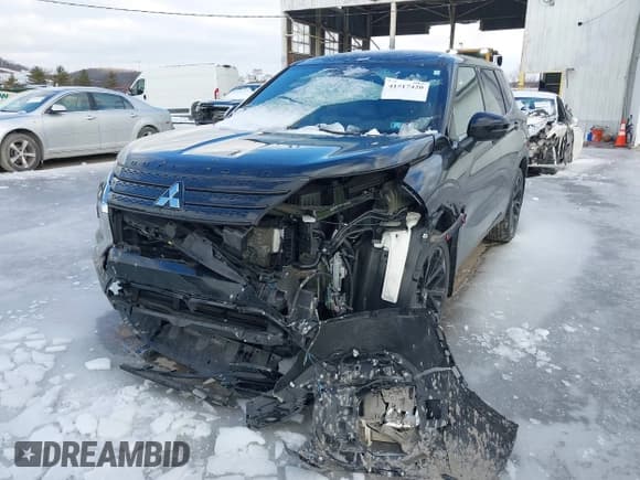 ✅ 2023 Mitsubishi Outlander SE • VIN: JA4J4UA85PZ059016 • Lot: 41517420. Wystawiony na IAAI z przebiegiem 14 572 mil. Bezpłatny archiwum sprzedaży aukcyjnych z USA i szczegółowy raport historii pojazdu na DreamBid. Zdjęcie 6.