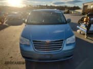 ✅ 2010 Chrysler Town & Country Touring Plus • VIN: 2A4RR8DX6AR320878 • Lot: 89564995. Wystawiony na Copart z przebiegiem 153 625 mil. Bezpłatny archiwum sprzedaży aukcyjnych z USA i szczegółowy raport historii pojazdu na DreamBid. Zdjęcie 5.