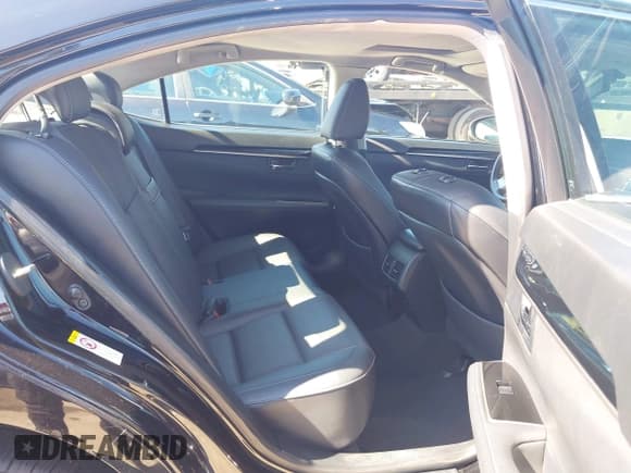 ✅ 2016 Lexus ES 330 • VIN: 58ABK1GG2GU010029 • Lot: 43020726. Listed on IAAI with 131,046 mi. Free auction sales archive from the USA and detailed vehicle history report at DreamBid. Image 8.