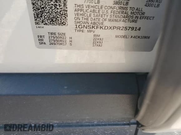 ✅ 2023 Chevrolet Suburban Premier • VIN: 1GNSKFKDXPR257914 • Lot: 67831834. Wystawiony na Copart z przebiegiem 23 344 mil. Bezpłatny archiwum sprzedaży aukcyjnych z USA i szczegółowy raport historii pojazdu na DreamBid. Zdjęcie 13.