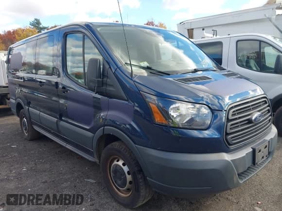 ✅ 2017 Ford Transit • VIN: 1FTYR1ZM5HKA29286 • Lot: 43379187. Wystawiony na IAAI z przebiegiem 108 235 mil. Bezpłatny archiwum sprzedaży aukcyjnych z USA i szczegółowy raport historii pojazdu na DreamBid. Zdjęcie 1.