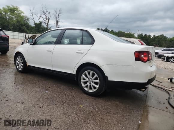 ✅ 2010 Volkswagen Jetta SE • VIN: 3VWRX7AJ6AM166022 • Lot: 69147005. Listed on Copart with 145,678 mi. Free auction sales archive from the USA and detailed vehicle history report at DreamBid. Image 2.