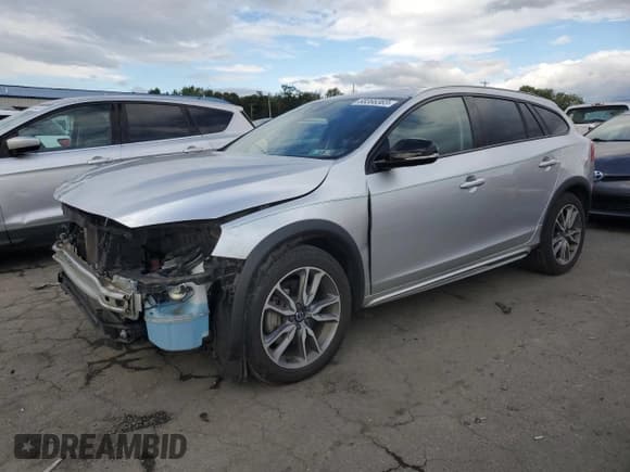 ✅ 2018 Volvo V60 • VIN: YV440MWK8J2056112 • Лот: 68366383. Опубликован ранее на Copart с пробегом 51 691 миль. Бесплатный доступ к архиву аукционных продаж из США и подробный отчёт об истории автомобиля на DreamBid. Изображение 1.