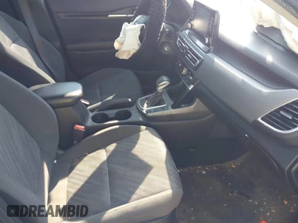 ✅ 2023 Kia Seltos LX • VIN: KNDEPCAA0P7380016 • Lot: 43257756. Wystawiony na IAAI z przebiegiem 55 138 mil. Bezpłatny archiwum sprzedaży aukcyjnych z USA i szczegółowy raport historii pojazdu na DreamBid. Zdjęcie 5.