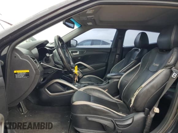 ✅ 2014 Hyundai Veloster Turbo • VIN: KMHTC6AE6EU208168 • Lot: 55840295. Wystawiony na Copart z przebiegiem 135 089 mil. Bezpłatny archiwum sprzedaży aukcyjnych z USA i szczegółowy raport historii pojazdu na DreamBid. Zdjęcie 7.