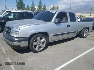 2004 Chevrolet Silverado 1500 LS with VIN 2GCEC19V041341359, listed as a Copart auction lot 80664685 with 199,009 mi miles and Salvage title. Bid and sale history available at DreamBid. Image 1.