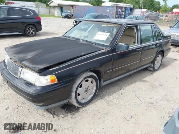 ✅ 1995 Volvo 960 • VIN: YV1KS9614S1055145 • Lot: 42469154. Wystawiony na IAAI z przebiegiem 113 578 mil. Bezpłatny archiwum sprzedaży aukcyjnych z USA i szczegółowy raport historii pojazdu na DreamBid. Zdjęcie 2.