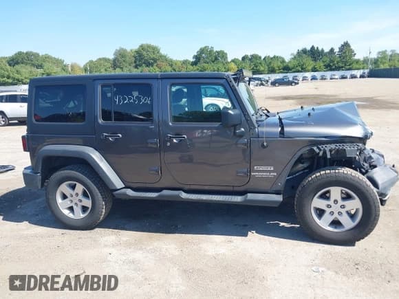 ✅ 2017 Jeep Wrangler Unlimited Sport • VIN: 1C4BJWDG9HL703445 • Lot: 43225306. Wystawiony na IAAI z przebiegiem 82 381 mil. Bezpłatny archiwum sprzedaży aukcyjnych z USA i szczegółowy raport historii pojazdu na DreamBid. Zdjęcie 14.