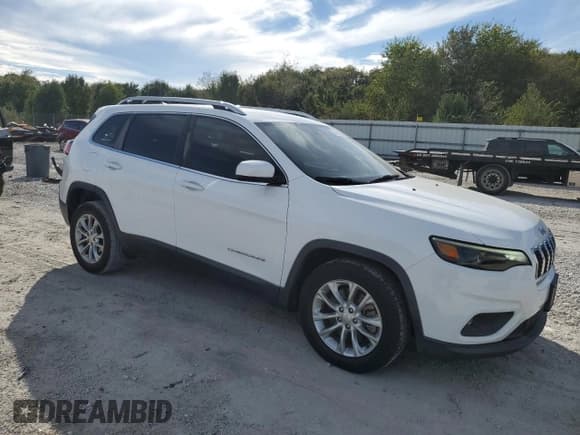 ✅ 2019 Jeep Cherokee Latitude • VIN: 1C4PJLCB4KD114329 • Lot: 82506245. Wystawiony na Copart z przebiegiem 139 623 mil. Bezpłatny archiwum sprzedaży aukcyjnych z USA i szczegółowy raport historii pojazdu na DreamBid. Zdjęcie 4.