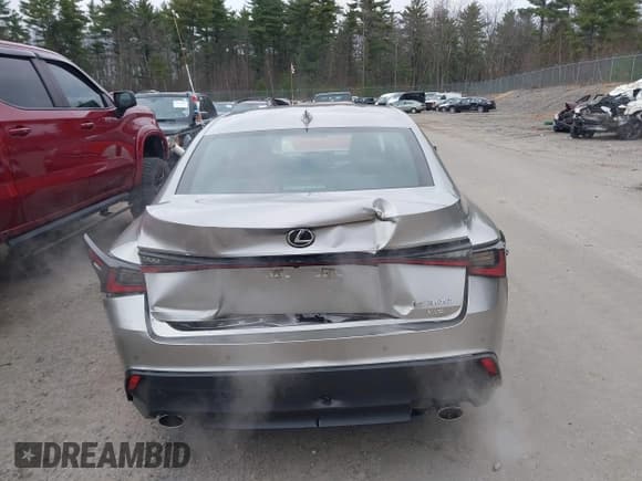 ✅ 2022 Lexus IS 300 • VIN: JTHD81F21N5049290 • Lot: 43685328. Wystawiony na IAAI z przebiegiem 44 049 mil. Bezpłatny archiwum sprzedaży aukcyjnych z USA i szczegółowy raport historii pojazdu na DreamBid. Zdjęcie 17.