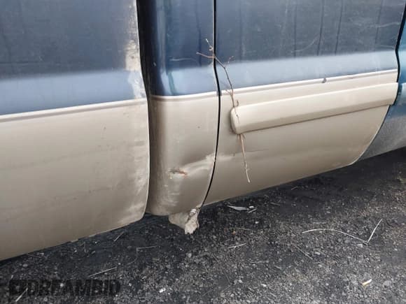 ✅ 2001 Ford F-250 XL • VIN: 1FTNX21FX1EB40061 • Lot: 43527084. Listed on IAAI with 210,937 mi. Free auction sales archive from the USA and detailed vehicle history report at DreamBid. Image 12.