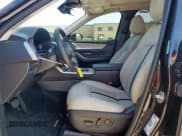 ✅ 2025 Mazda CX-90 Premium Sport • VIN: JM3KKCHD3S1233998 • Lot: 85844635. Wystawiony na Copart z przebiegiem 4 640 mil. Bezpłatny archiwum sprzedaży aukcyjnych z USA i szczegółowy raport historii pojazdu na DreamBid. Zdjęcie 7.