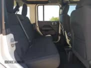 ✅ 2018 Jeep Wrangler Unlimited Sahara • VIN: 1C4HJXEN8JW222703 • Lot: 81207885. Wystawiony na Copart z przebiegiem 97 574 mil. Bezpłatny archiwum sprzedaży aukcyjnych z USA i szczegółowy raport historii pojazdu na DreamBid. Zdjęcie 10.