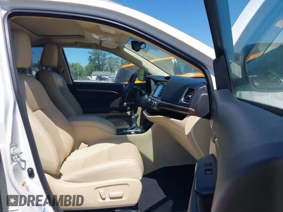 ✅ 2015 Toyota Highlander Limited • VIN: 5TDDKRFH8FS120969 • Lot: 43013279. Wystawiony na IAAI z przebiegiem 43 968 mil. Bezpłatny archiwum sprzedaży aukcyjnych z USA i szczegółowy raport historii pojazdu na DreamBid. Zdjęcie 5.