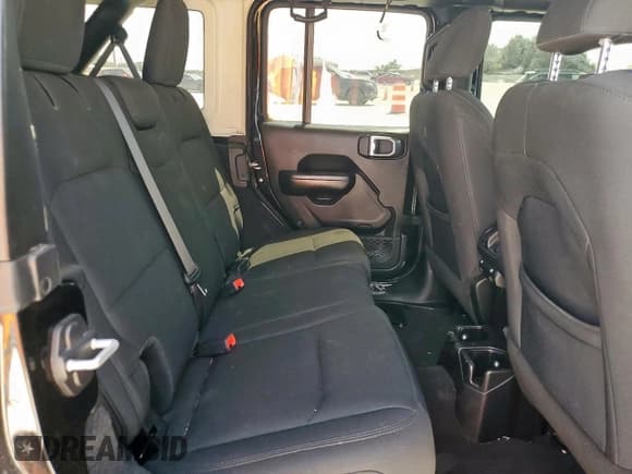 ✅ 2019 Jeep Wrangler Unlimited Sport S • VIN: 1C4HJXDGXKW510906 • Lot: 80701135. Listed on Copart with 104,614 mi. Free auction sales archive from the USA and detailed vehicle history report at DreamBid. Image 10.