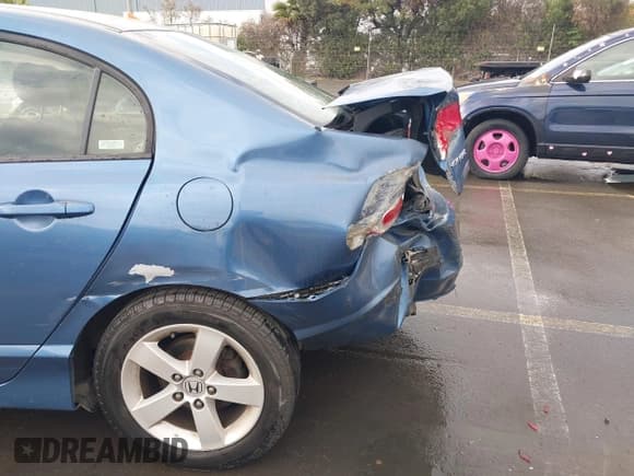 ✅ 2006 Honda Civic EX • VIN: JHMFA16856S011341 • Lot: 43635528. Wystawiony na IAAI z przebiegiem 206 324 mil. Bezpłatny archiwum sprzedaży aukcyjnych z USA i szczegółowy raport historii pojazdu na DreamBid. Zdjęcie 12.