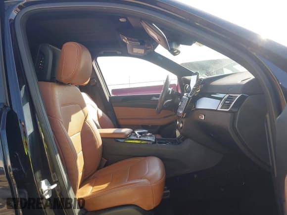 ✅ 2018 Mercedes-Benz GLE 43 AMG • VIN: 4JGDA6EB6JA998447 • Lot: 40647289. Wystawiony na IAAI z przebiegiem 78 335 mil. Bezpłatny archiwum sprzedaży aukcyjnych z USA i szczegółowy raport historii pojazdu na DreamBid. Zdjęcie 5.