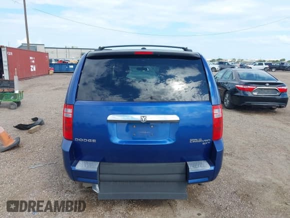 ✅ 2010 Dodge Grand Caravan SXT • VIN: 2D4RN5D15AR121707 • Lot: 43207793. Wystawiony na IAAI z przebiegiem 126 006 mil. Bezpłatny archiwum sprzedaży aukcyjnych z USA i szczegółowy raport historii pojazdu na DreamBid. Zdjęcie 16.