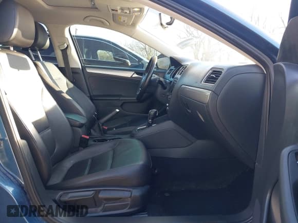 ✅ 2015 Volkswagen Jetta SE • VIN: 3VWD07AJ2FM257987 • Lot: 41009826. Wystawiony na IAAI z przebiegiem 112 213 mil. Bezpłatny archiwum sprzedaży aukcyjnych z USA i szczegółowy raport historii pojazdu na DreamBid. Zdjęcie 5.