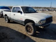✅ 1999 Dodge Dakota SLT • VIN: 1B7GL22XXXS142379 • Lot: 88269495. Wystawiony na Copart z przebiegiem Nie podano. Bezpłatny archiwum sprzedaży aukcyjnych z USA i szczegółowy raport historii pojazdu na DreamBid. Zdjęcie 4.