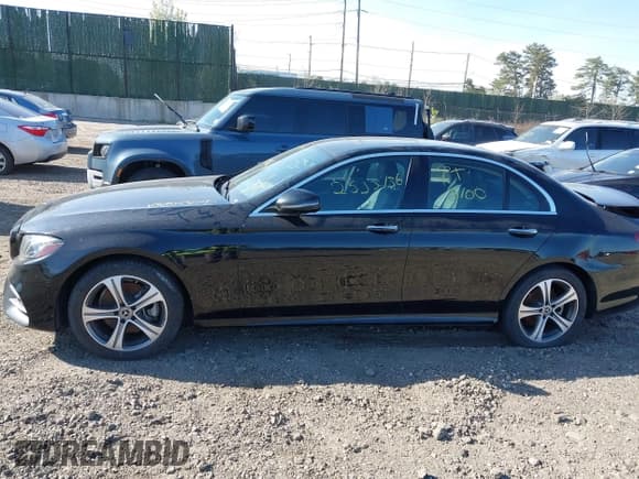 ✅ 2016 Mercedes-Benz C 300 Luxury • VIN: 55SWF4KB4GU146426 • Lot: 41959337. Listed on IAAI with Not provided. Free auction sales archive from the USA and detailed vehicle history report at DreamBid. Image 13.