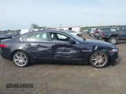 ✅ 2017 Jaguar XF 35t Prestige • VIN: SAJBK4BV9HCY34783 • Lot: 43323858. Wystawiony na IAAI z przebiegiem 65 961 mil. Bezpłatny archiwum sprzedaży aukcyjnych z USA i szczegółowy raport historii pojazdu na DreamBid. Zdjęcie 13.