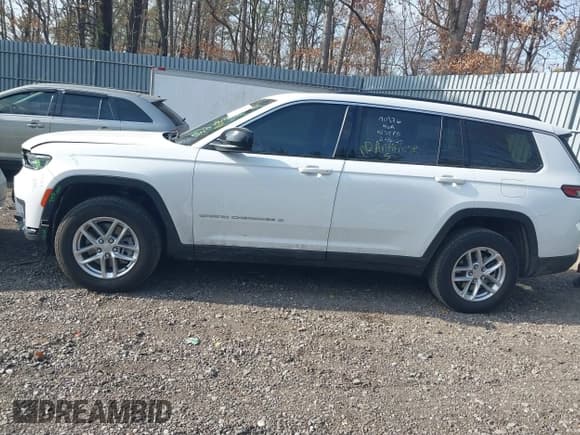 ✅ 2024 Jeep Grand Cherokee Altitude • VIN: 1C4RJKAG5R8543550 • Lot: 41793771. Listed on IAAI with 3,324 mi. Free auction sales archive from the USA and detailed vehicle history report at DreamBid. Image 14.