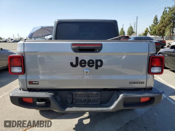 ✅ 2020 Jeep Gladiator Sport S • VIN: 1C6HJTAG5LL136535 • Lot: 64262675. Wystawiony na Copart z przebiegiem 67 177 mil. Bezpłatny archiwum sprzedaży aukcyjnych z USA i szczegółowy raport historii pojazdu na DreamBid. Zdjęcie 6.