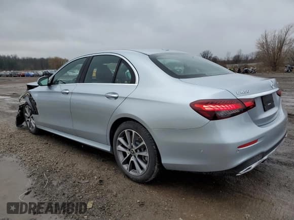 ✅ 2022 Mercedes-Benz E 450 • VIN: W1KZF5KB0NB032899 • Лот: 82189393. Опубликован ранее на Copart с пробегом 16 372 миль. Бесплатный доступ к архиву аукционных продаж из США и подробный отчёт об истории автомобиля на DreamBid. Изображение 2.