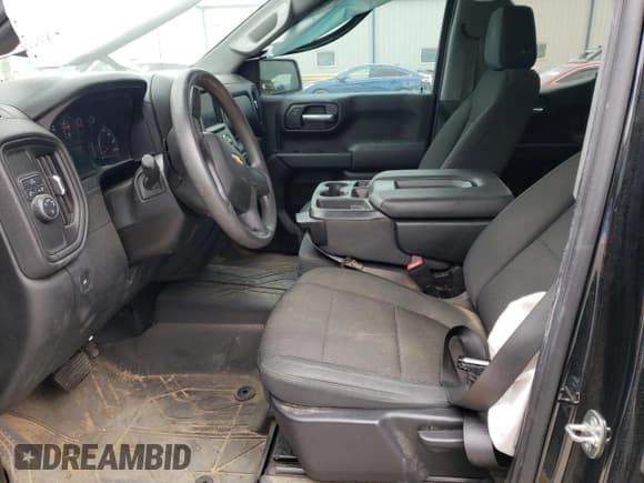 ✅ 2020 Chevrolet Silverado 1500 Custom • VIN: 1GCRWBEK7LZ371409 • Lot: 45115505. Wystawiony na Copart z przebiegiem 62 153 mil. Bezpłatny archiwum sprzedaży aukcyjnych z USA i szczegółowy raport historii pojazdu na DreamBid. Zdjęcie 7.