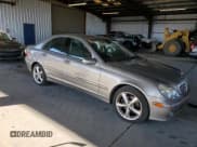 ✅ 2005 Mercedes-Benz C 320 • VIN: WDBRF64J65F672627 • Lot: 85569935. Wystawiony na Copart z przebiegiem 142 084 mil. Bezpłatny archiwum sprzedaży aukcyjnych z USA i szczegółowy raport historii pojazdu na DreamBid. Zdjęcie 4.