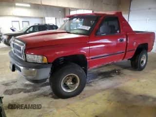 1998 Dodge 1500 z VIN 1B7HF16Y7WS585645, wystawiony jako Copart lot #89252275 z przebiegiem Nie podano mil oraz Czysty tytuł • Clean title. Historia ofert i sprzedaży dostępna na DreamBid. Obrazek 1.