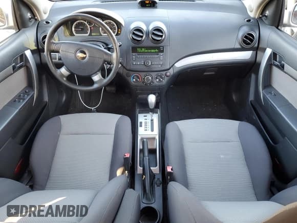 ✅ 2009 Chevrolet Aveo 1LT • VIN: KL1TD66E79B621638 • Lot: 45271705. Wystawiony na Copart z przebiegiem 79 597 mil. Bezpłatny archiwum sprzedaży aukcyjnych z USA i szczegółowy raport historii pojazdu na DreamBid. Zdjęcie 8.