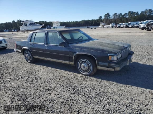 ✅ 1988 Cadillac DeVille • VIN: 1G6CD5155J4240666 • Lot: 49539095. Wystawiony na Copart z przebiegiem 158 777 mil. Bezpłatny archiwum sprzedaży aukcyjnych z USA i szczegółowy raport historii pojazdu na DreamBid. Zdjęcie 4.