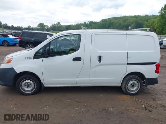 ✅ 2017 Nissan NV200 S • VIN: 3N6CM0KN4HK720400 • Lot: 42088464. Listed on IAAI with 126,191 mi. Free auction sales archive from the USA and detailed vehicle history report at DreamBid. Image 14.