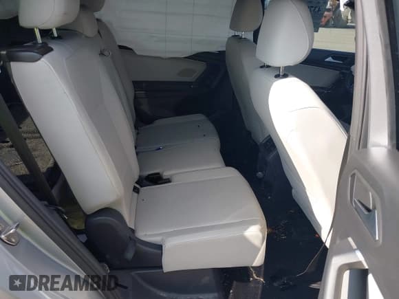✅ 2020 Volkswagen Tiguan SE • VIN: 3VV3B7AX3LM134970 • Lot: 43784415. Wystawiony na IAAI z przebiegiem Nie podano. Bezpłatny archiwum sprzedaży aukcyjnych z USA i szczegółowy raport historii pojazdu na DreamBid. Zdjęcie 8.