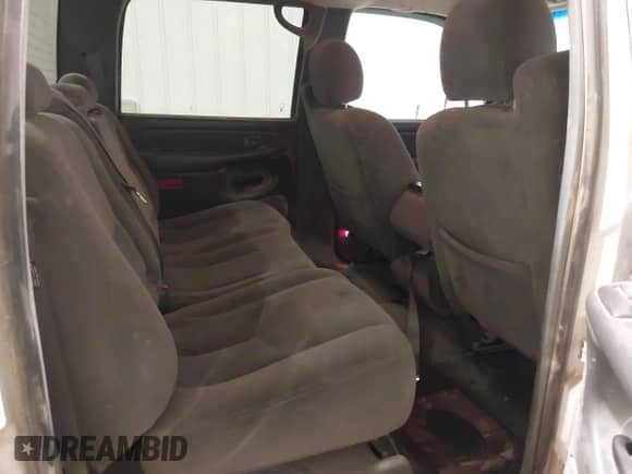 2006 Chevrolet Silverado 1500 LT1 z VIN 2GCEK13T461204941, wystawiony jako IAAI lot #42503740 z przebiegiem 280 634 mil mil oraz . Historia ofert i sprzedaży dostępna na DreamBid. Obrazek 8.