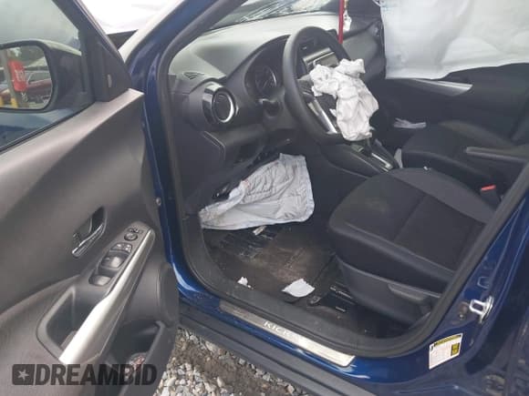 ✅ 2020 Nissan Kicks SV • VIN: 3N1CP5CV1LL499995 • Lot: 42292065. Listed on IAAI with 43,675 mi. Free auction sales archive from the USA and detailed vehicle history report at DreamBid. Image 5.