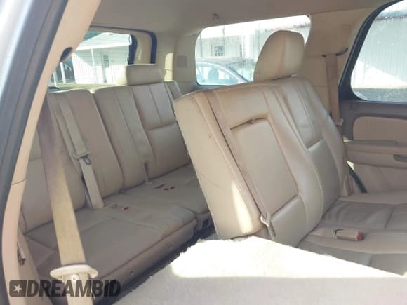 ✅ 2012 Chevrolet Tahoe LT • VIN: 1GNSCBE04CR141228 • Lot: 43740494. Wystawiony na IAAI z przebiegiem 261 914 mil. Bezpłatny archiwum sprzedaży aukcyjnych z USA i szczegółowy raport historii pojazdu na DreamBid. Zdjęcie 8.