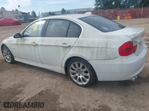 ✅ 2006 BMW 3 Series 330i • VIN: WBAVB33526PS18608 • Lot: 42521613. Listed on IAAI with Not provided. Free auction sales archive from the USA and detailed vehicle history report at DreamBid. Image 3.