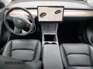 ✅ 2022 Tesla Model Y Long Range • VIN: 7SAYGDEE2NF443711 • Lot: 50913815. Wystawiony na Copart z przebiegiem 19 700 mil. Bezpłatny archiwum sprzedaży aukcyjnych z USA i szczegółowy raport historii pojazdu na DreamBid. Zdjęcie 8.