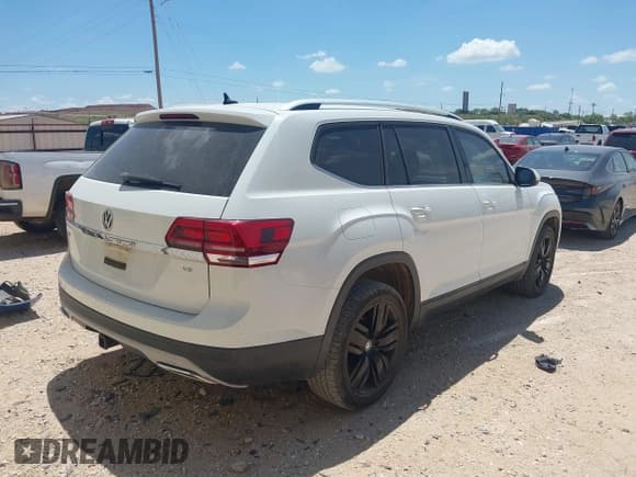✅ 2019 Volkswagen Atlas SE • VIN: 1V2WR2CAXKC541282 • Lot: 42522989. Wystawiony na IAAI z przebiegiem 119 422 mil. Bezpłatny archiwum sprzedaży aukcyjnych z USA i szczegółowy raport historii pojazdu na DreamBid. Zdjęcie 4.