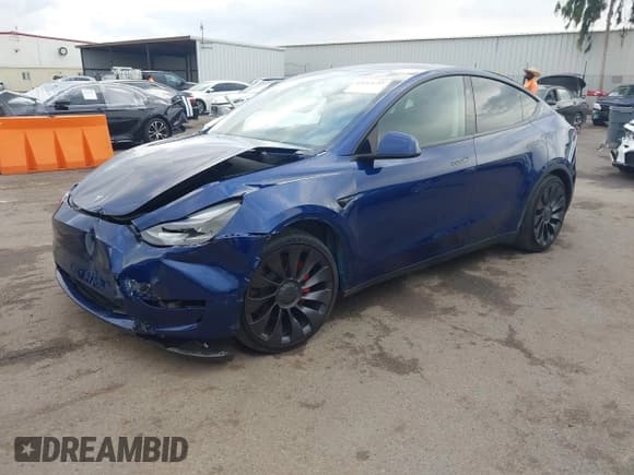 ✅ 2023 Tesla Model Y Performance • VIN: 7SAYGDEF1PF834554 • Lot: 43713737. Wystawiony na IAAI z przebiegiem 23 858 mil. Bezpłatny archiwum sprzedaży aukcyjnych z USA i szczegółowy raport historii pojazdu na DreamBid. Zdjęcie 2.
