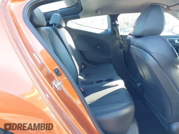 ✅ 2015 Hyundai Veloster Turbo • VIN: KMHTC6AE9FU242445 • Lot: 41297636. Wystawiony na IAAI z przebiegiem 73 146 mil. Bezpłatny archiwum sprzedaży aukcyjnych z USA i szczegółowy raport historii pojazdu na DreamBid. Zdjęcie 8.