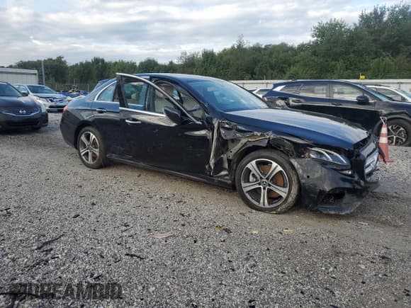✅ 2019 Mercedes-Benz E 300 • VIN: WDDZF4KB4KA547738 • Lot: 81559755. Listed on Copart with 97,016 mi. Free auction sales archive from the USA and detailed vehicle history report at DreamBid. Image 4.