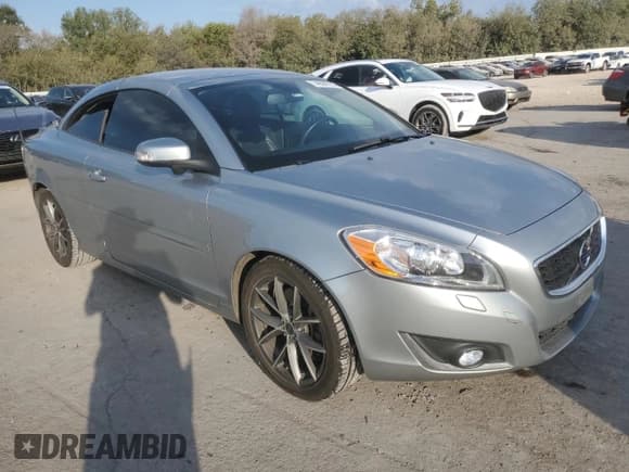 ✅ 2013 Volvo C70 T5 • VIN: YV1672MCXDJ143683 • Лот: 74694774. Опубликован ранее на Copart с пробегом 84 444 миль. Бесплатный доступ к архиву аукционных продаж из США и подробный отчёт об истории автомобиля на DreamBid. Изображение 4.